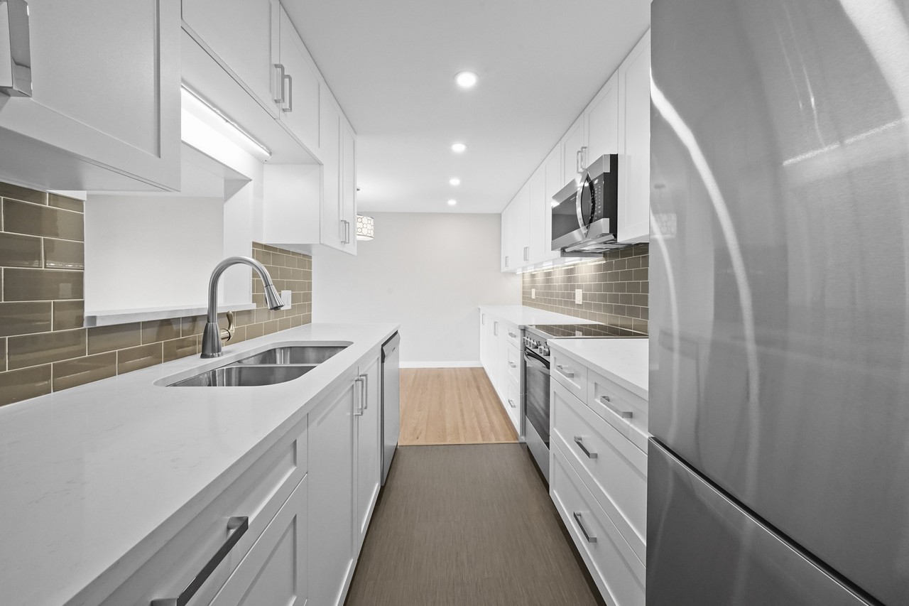 121 West 20th Street #304 - Photo 2 of 14