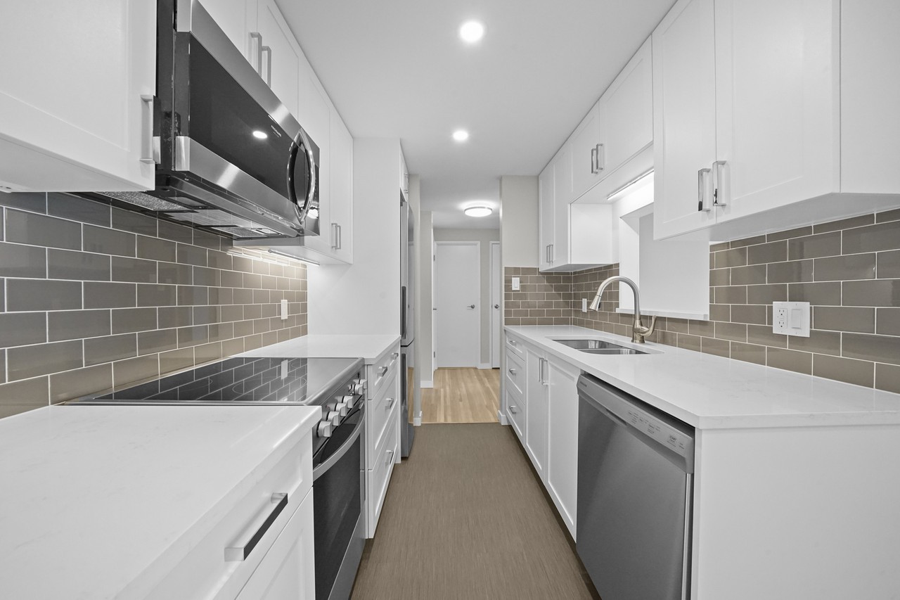 121 West 20th Street #304 - Photo 3 of 14