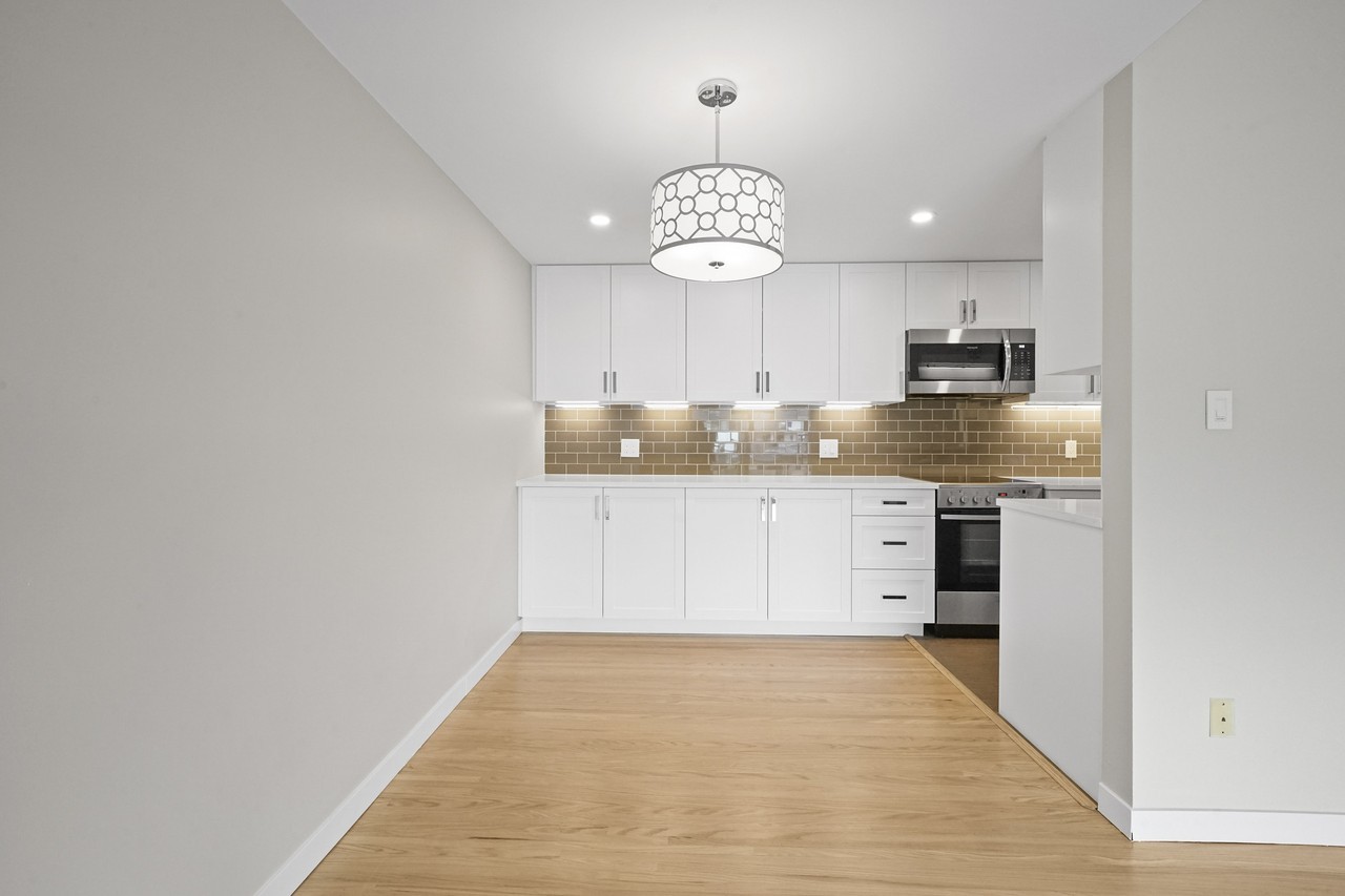 121 West 20th Street #304 - Photo 4 of 14