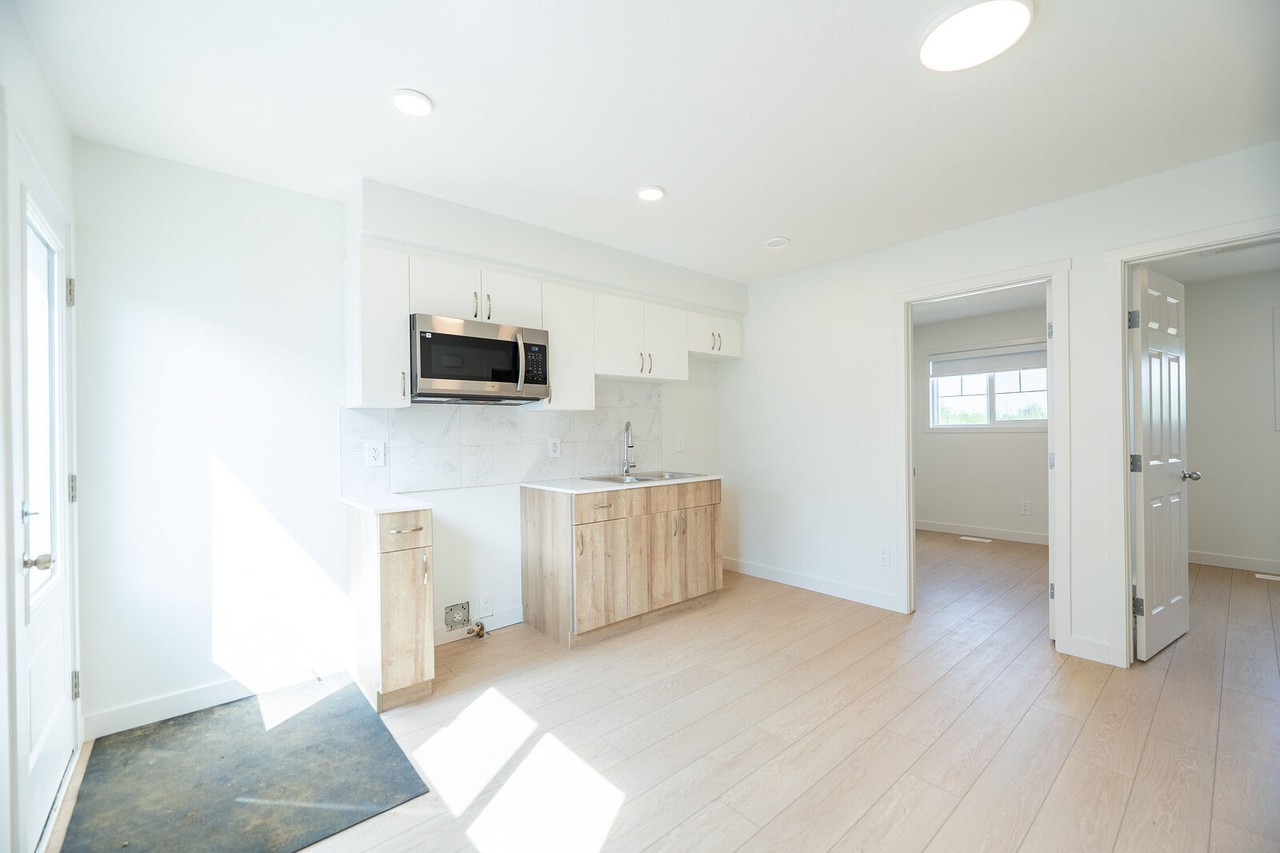 18227 G2 - 18227 85 St Nw - Photo 2 of 8