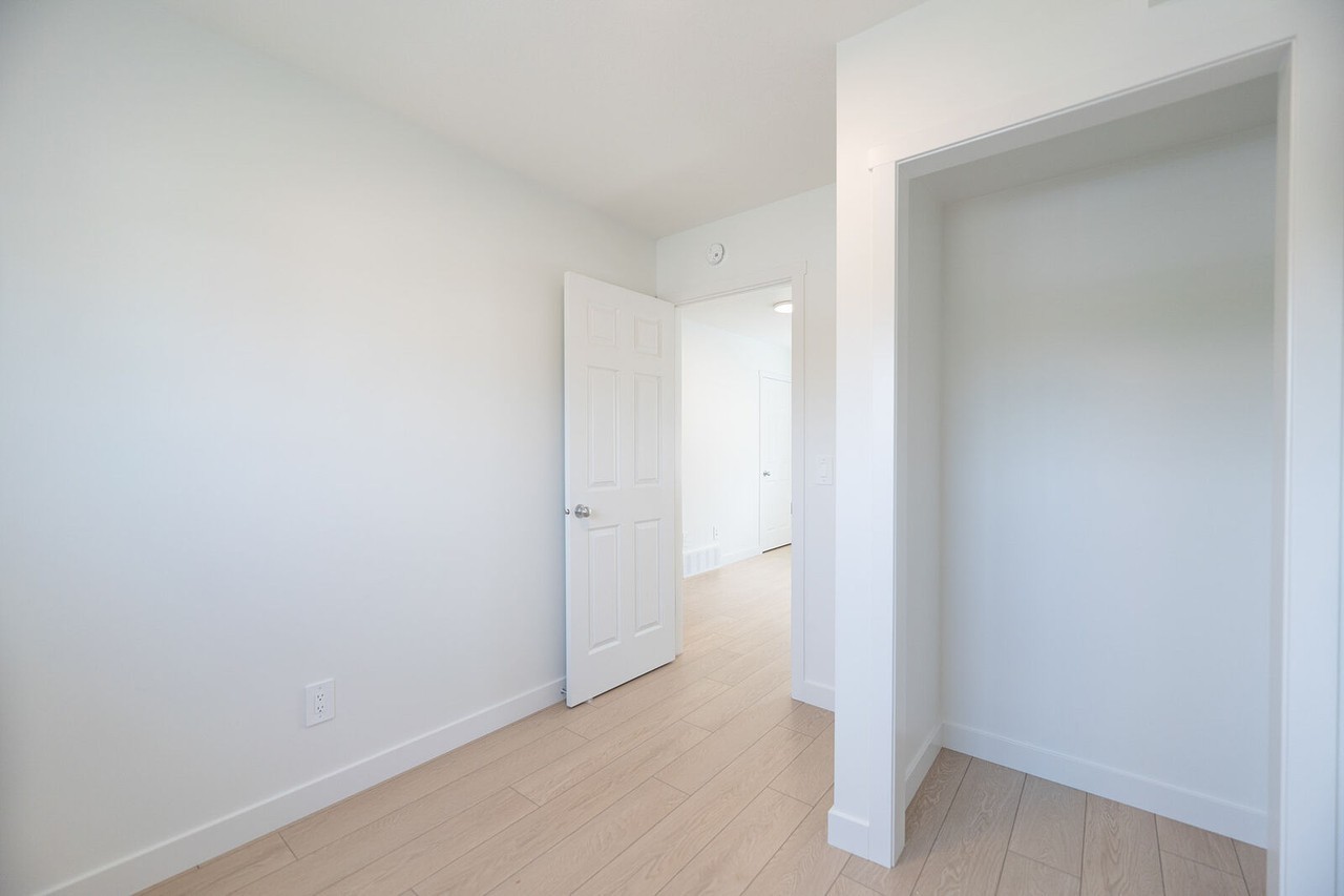 18227 G2 - 18227 85 St Nw - Photo 6 of 8