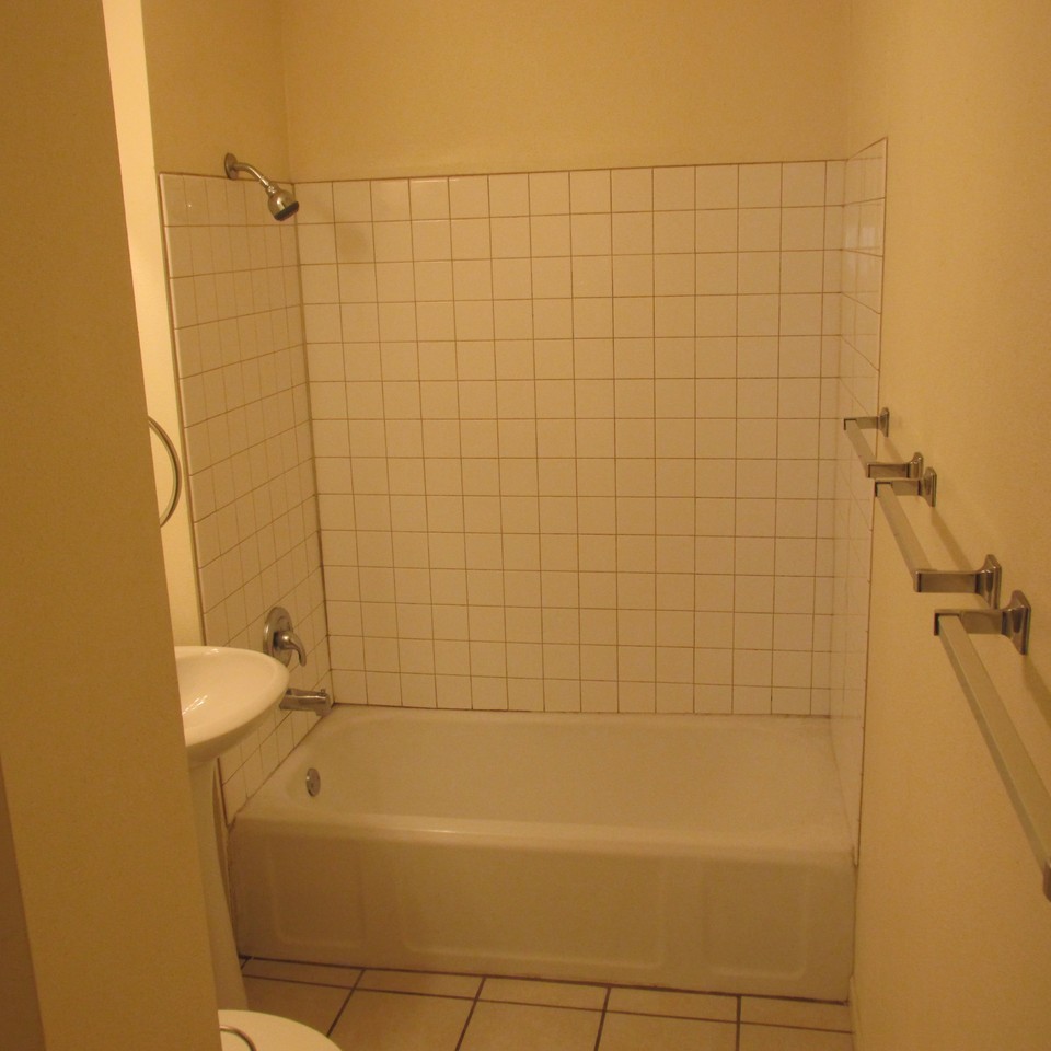 615 Hudson St - Photo 2 of 7