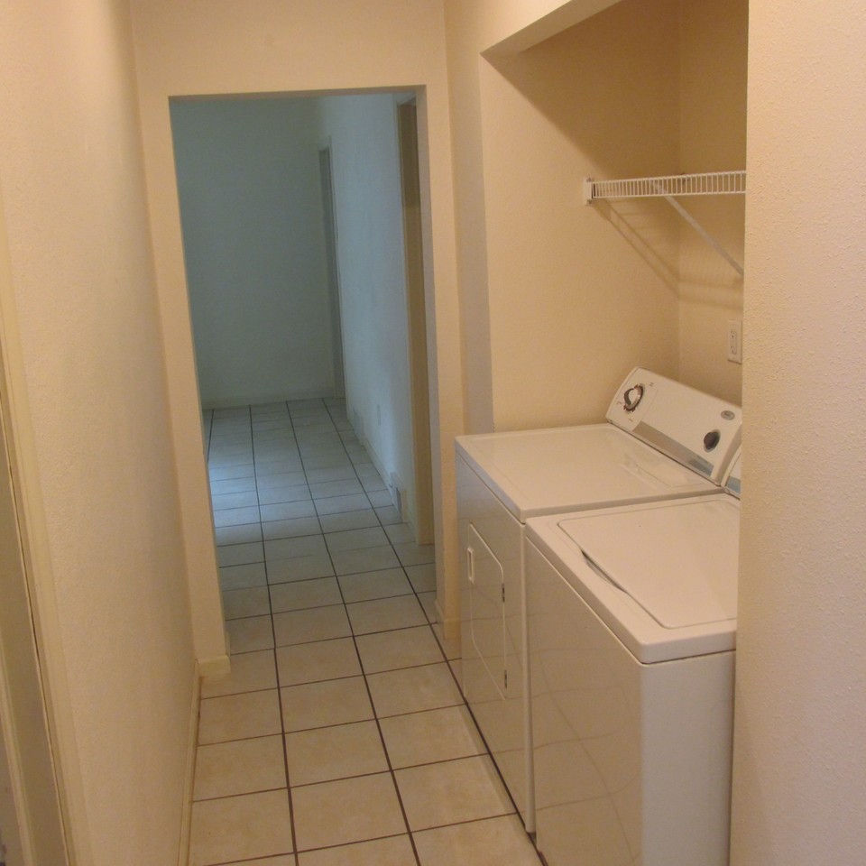 615 Hudson St - Photo 6 of 7