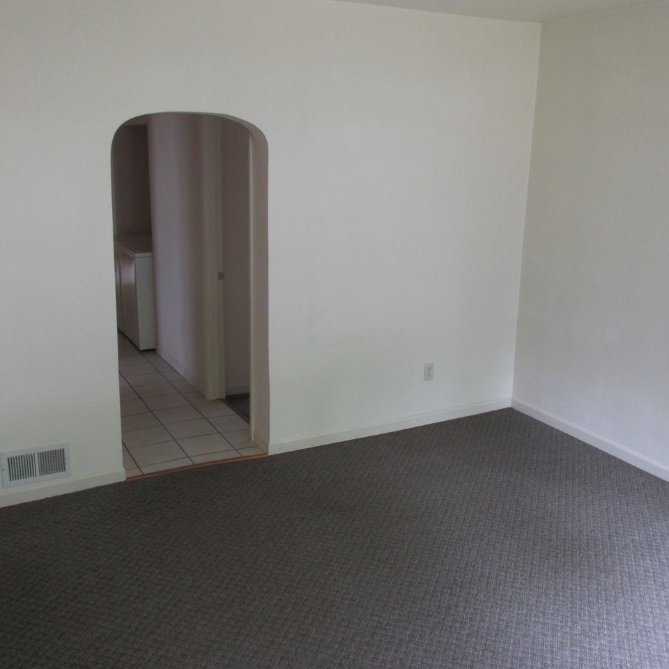 615 Hudson St - Photo 7 of 7