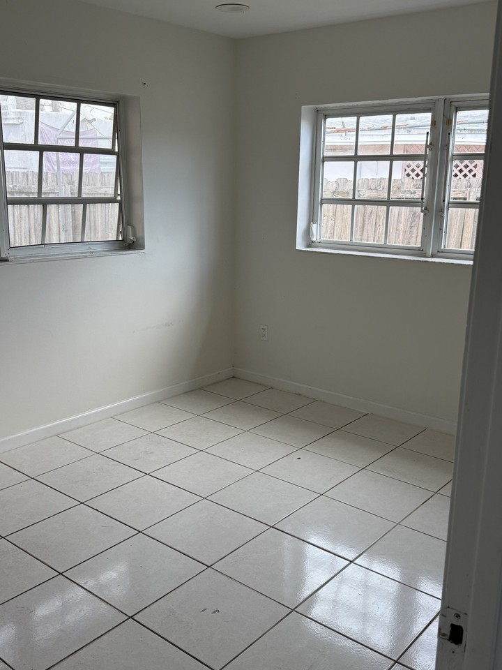 9499 Jamaica Dr #NA - Photo 5 of 7