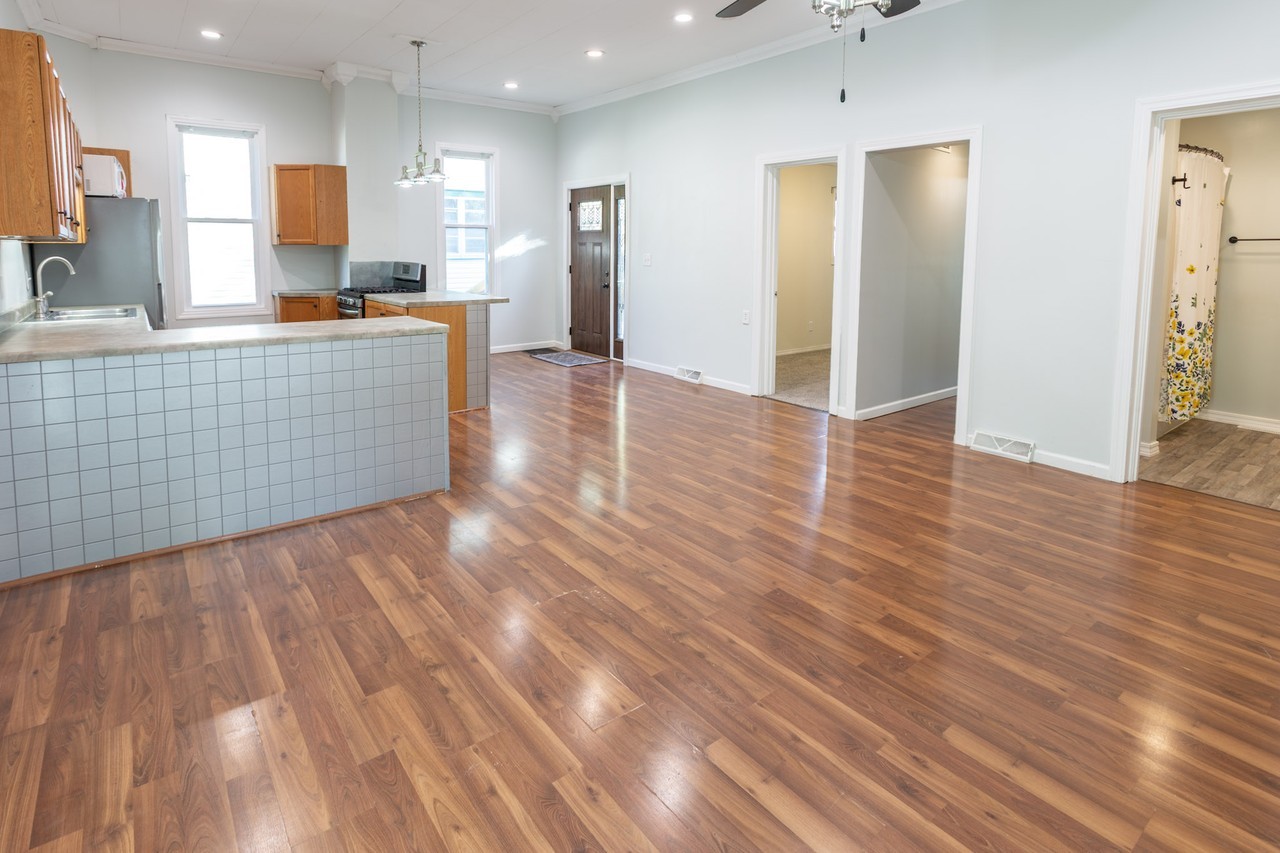 312 W Kelsey St #1 - Photo 4 of 22