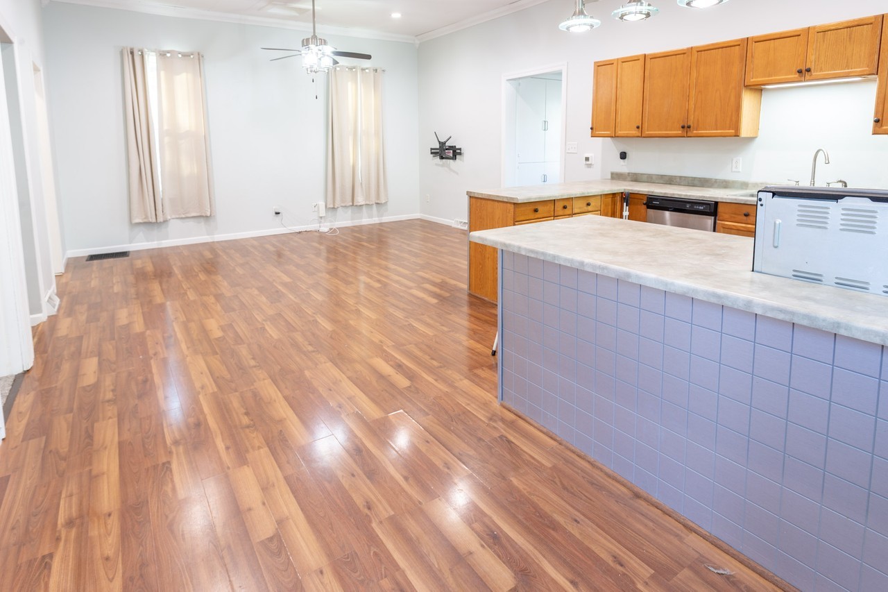 312 W Kelsey St #1 - Photo 5 of 22
