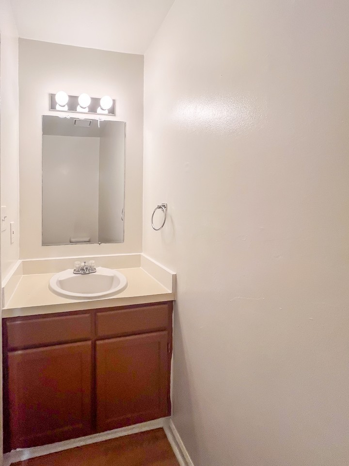 28 Fox Hill Dr #28 - Photo 7 of 10