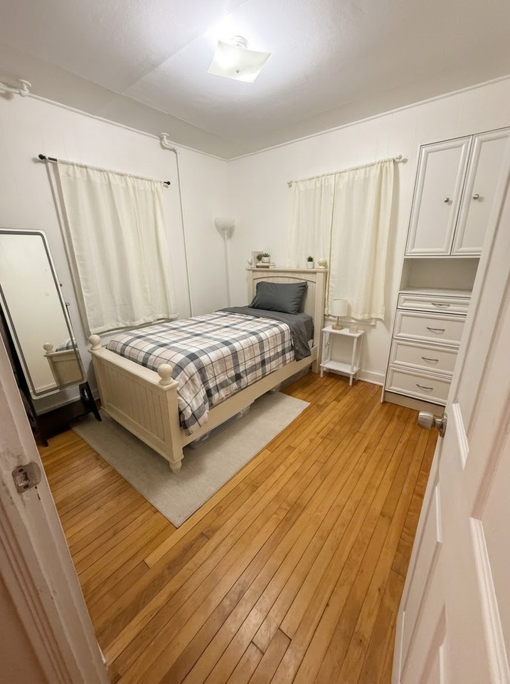 179 Hudson St #1 - Photo 5 of 8
