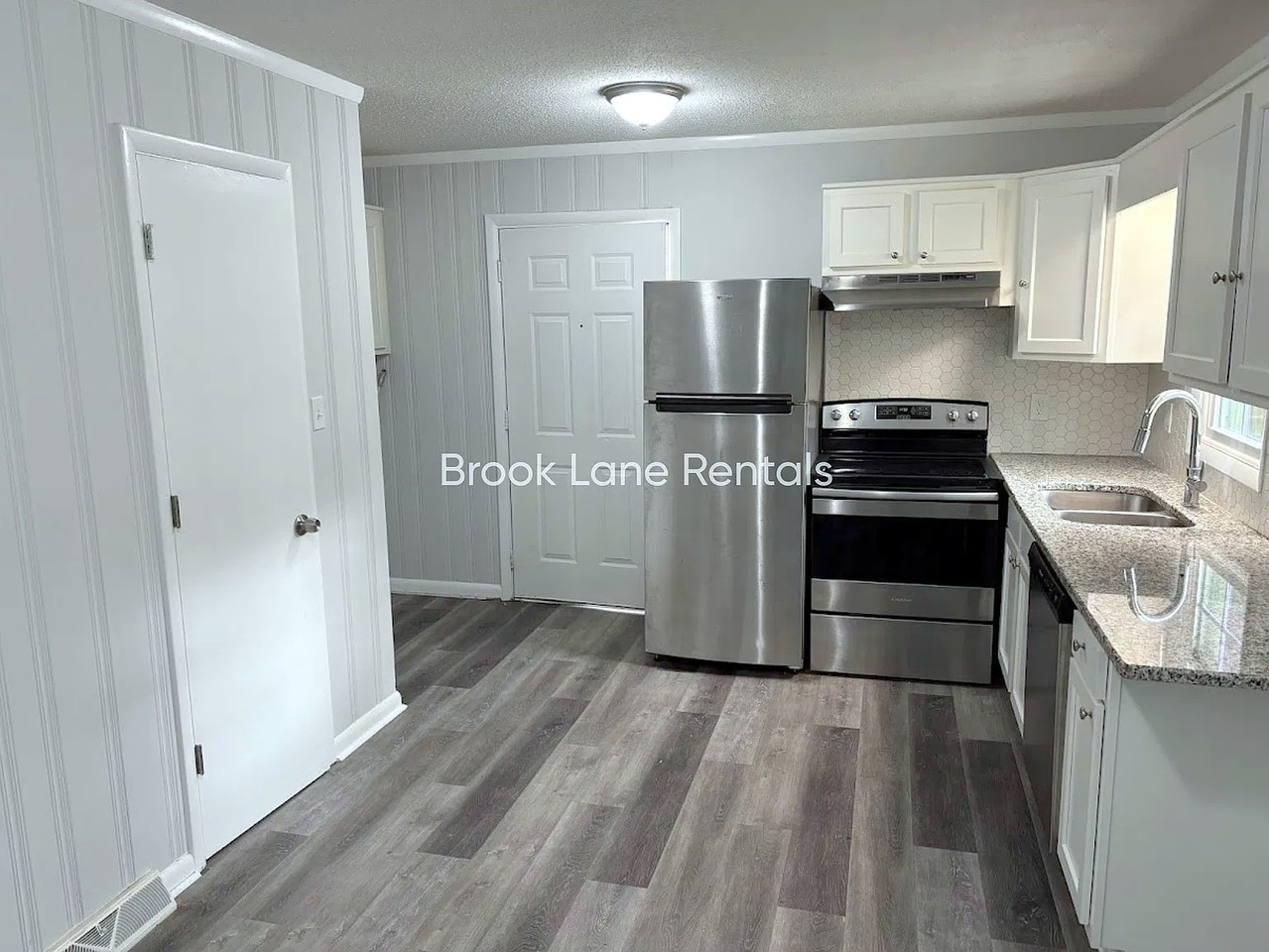 1310 Stadium Drive - Photo 4 of 23