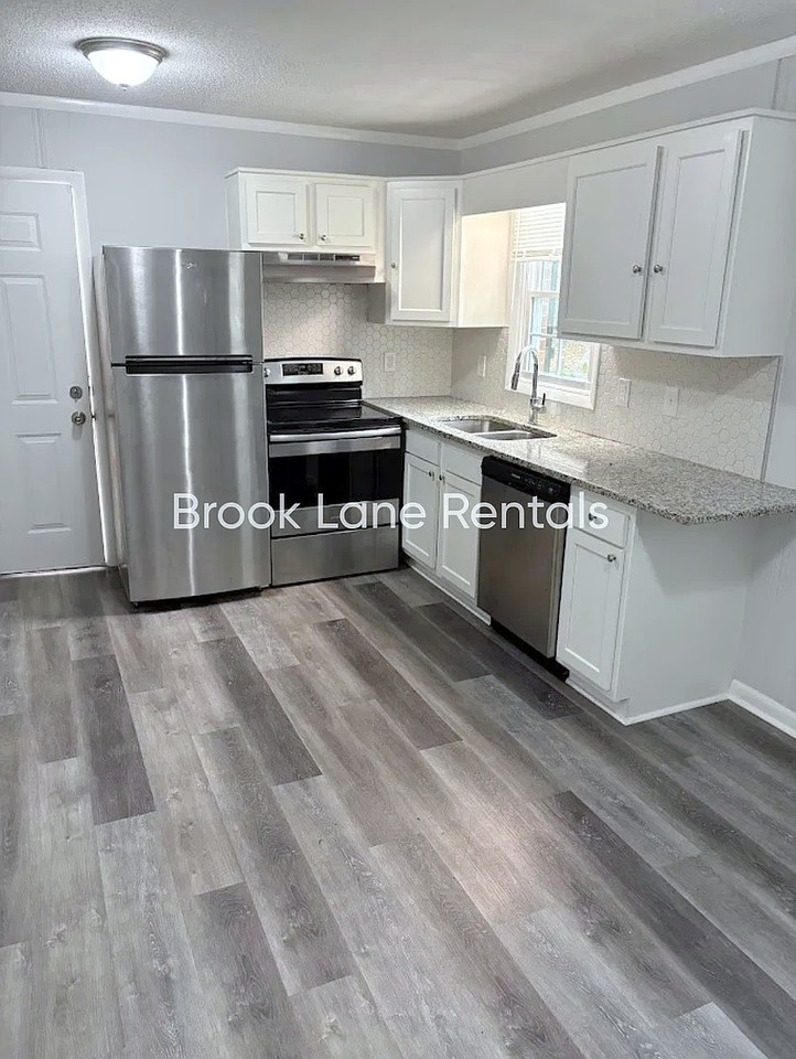 1310 Stadium Drive - Photo 7 of 23