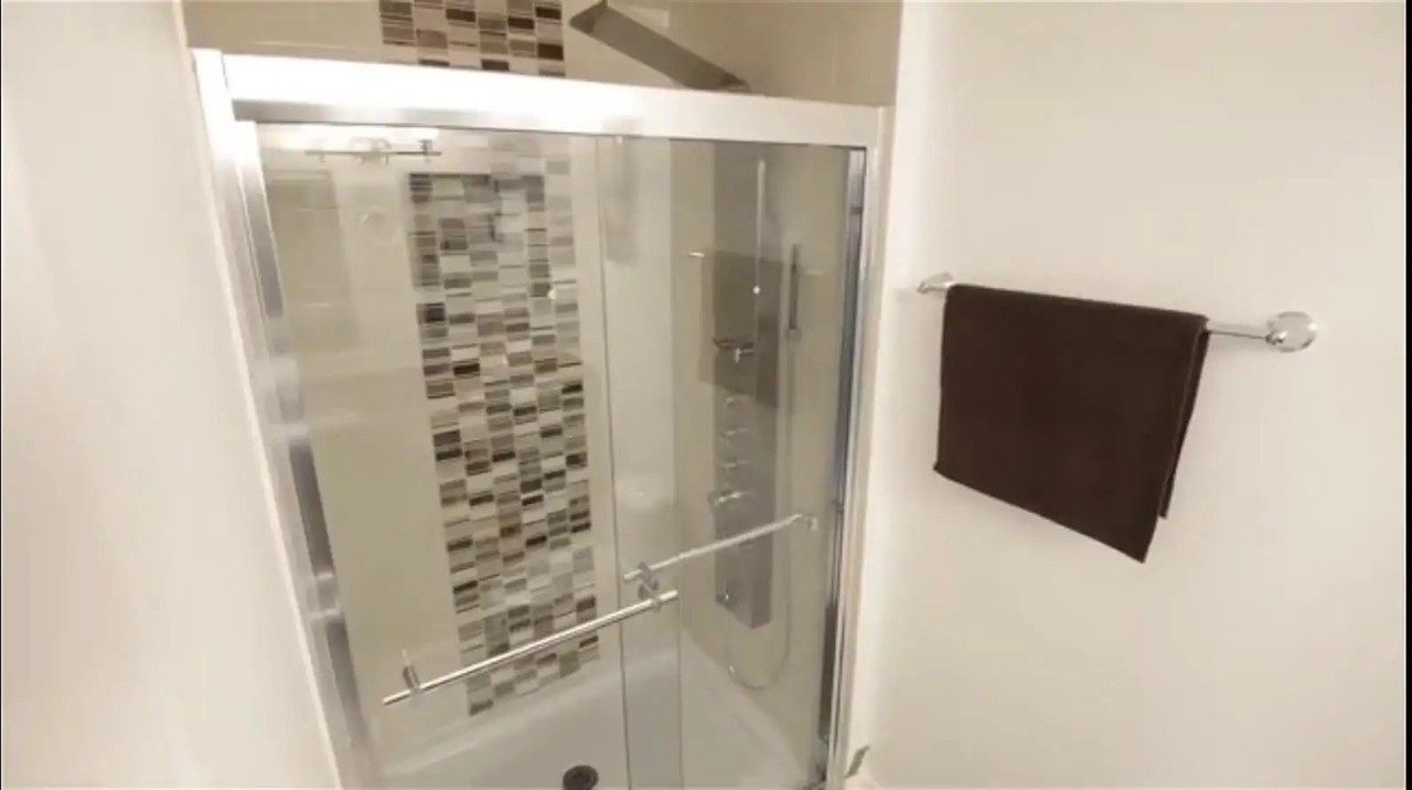 6509 Tisler Cres - Photo 6 of 16