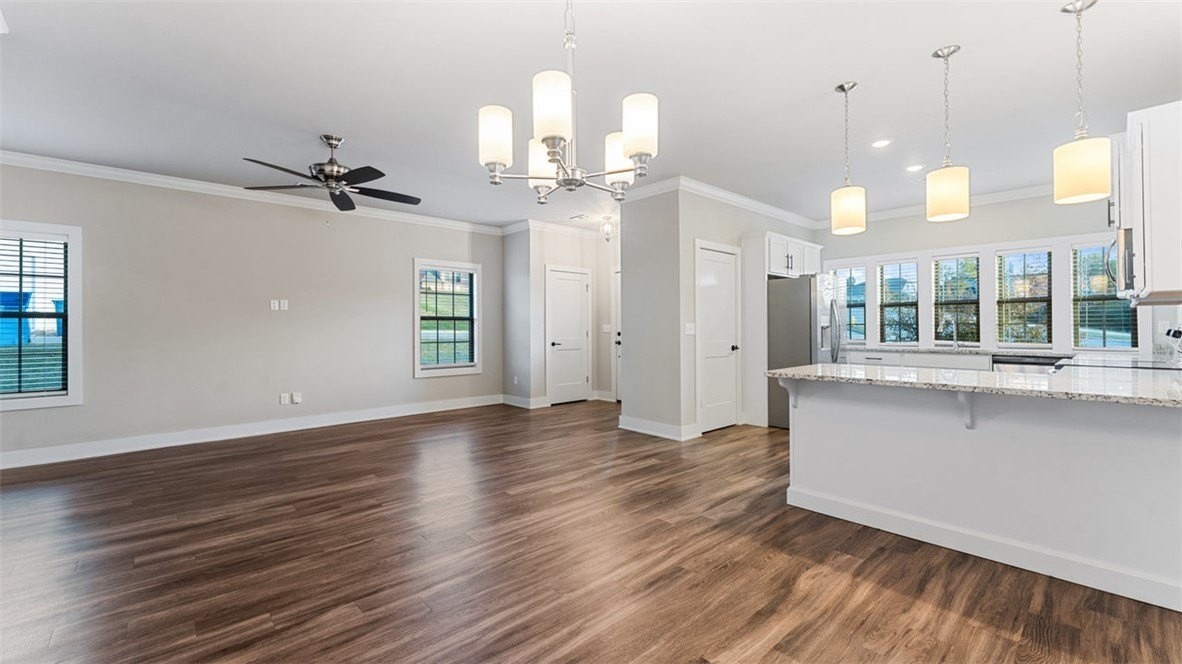 1023 Ne Heights Ln - Photo 4 of 20