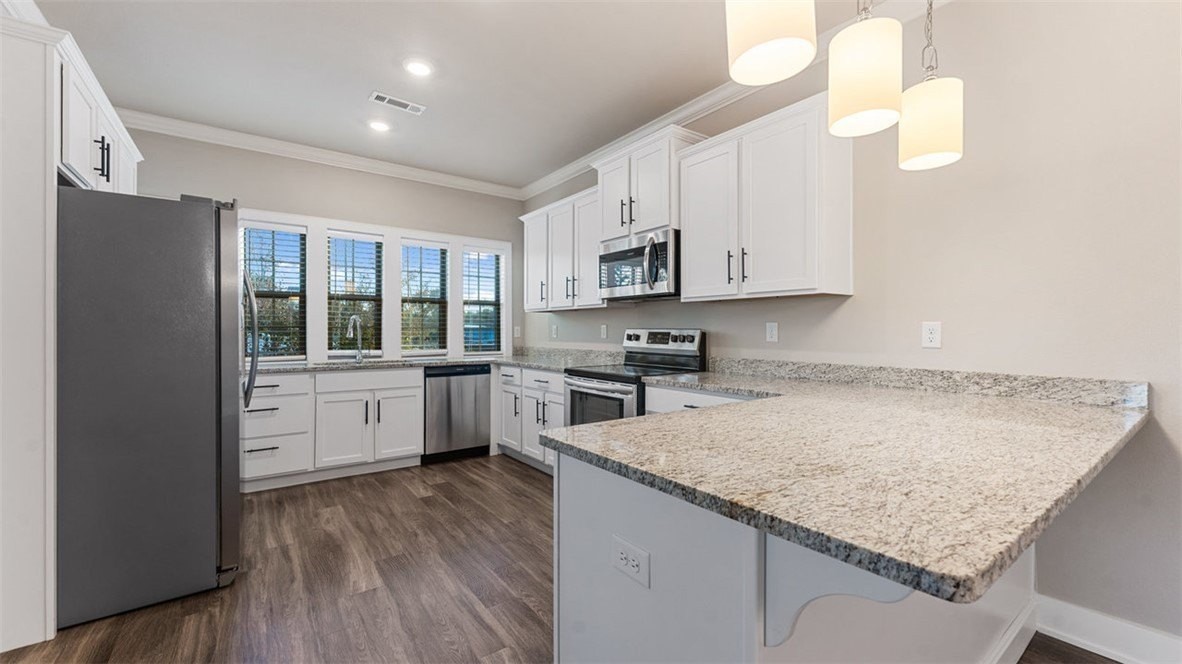 1023 Ne Heights Ln - Photo 5 of 20