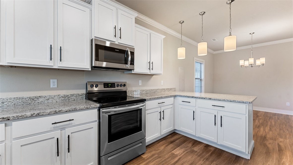 1023 Ne Heights Ln - Photo 6 of 20