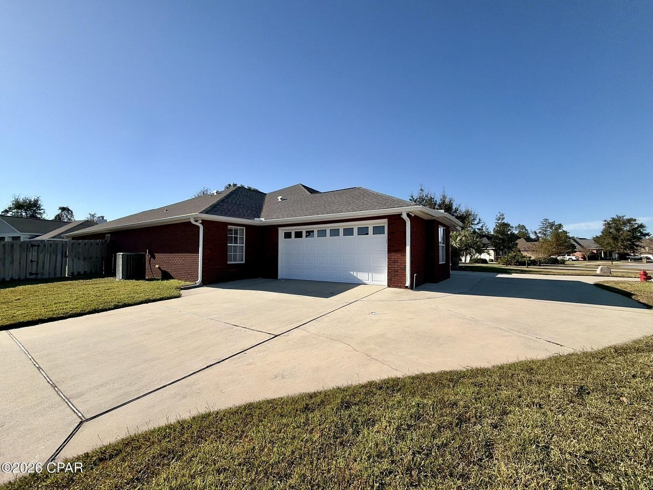 1398 Thurso Rd - Photo 2 of 41