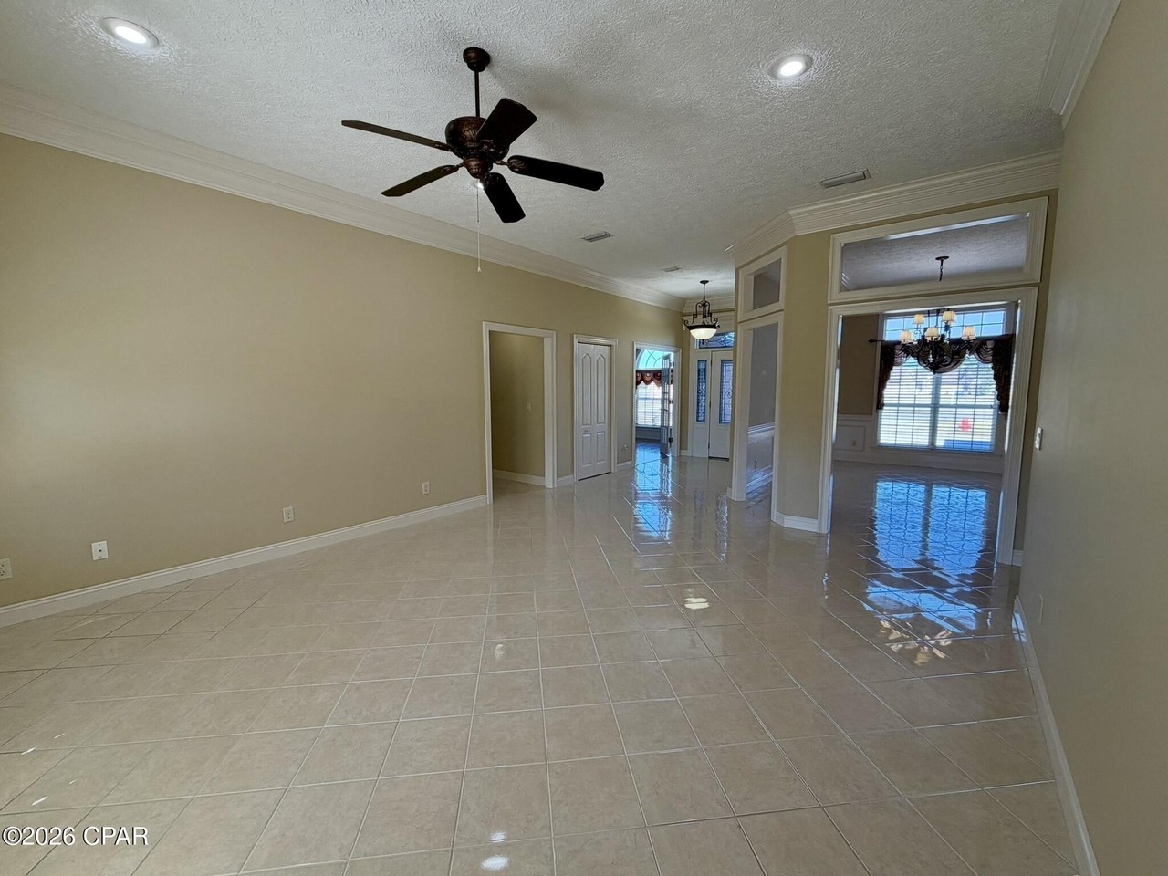 1398 Thurso Rd - Photo 4 of 41