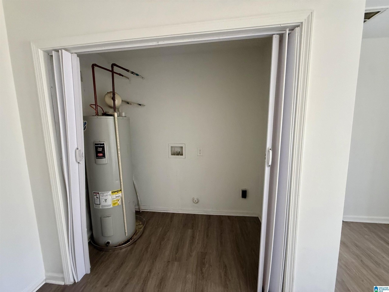 1329 Woodward Rd - Photo 4 of 11