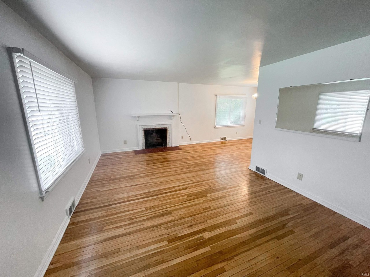 230 S Hillsdale Dr - Photo 2 of 26