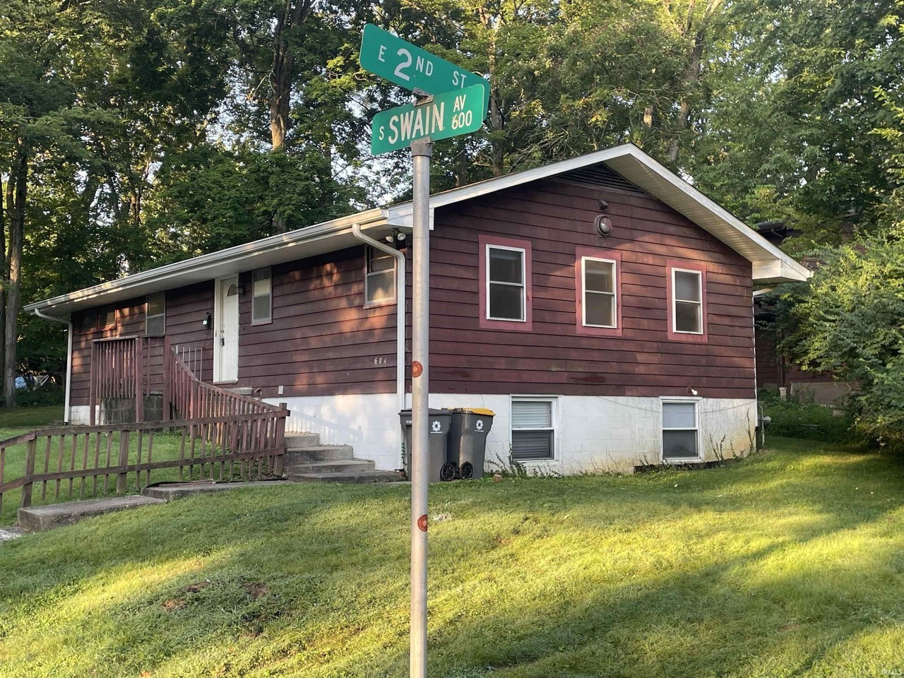 604 S Swain Ave - Photo 2 of 31