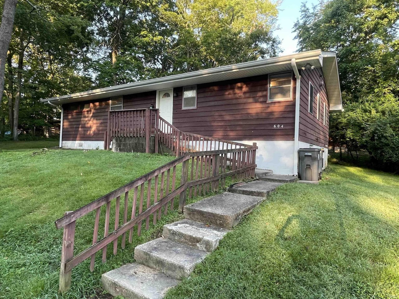 604 S Swain Ave - Photo 3 of 31