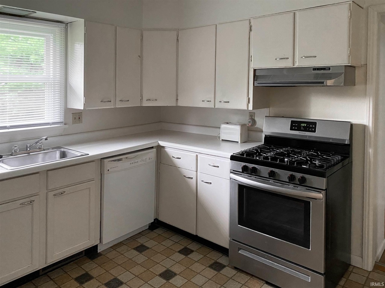 703 S High St - Photo 3 of 15