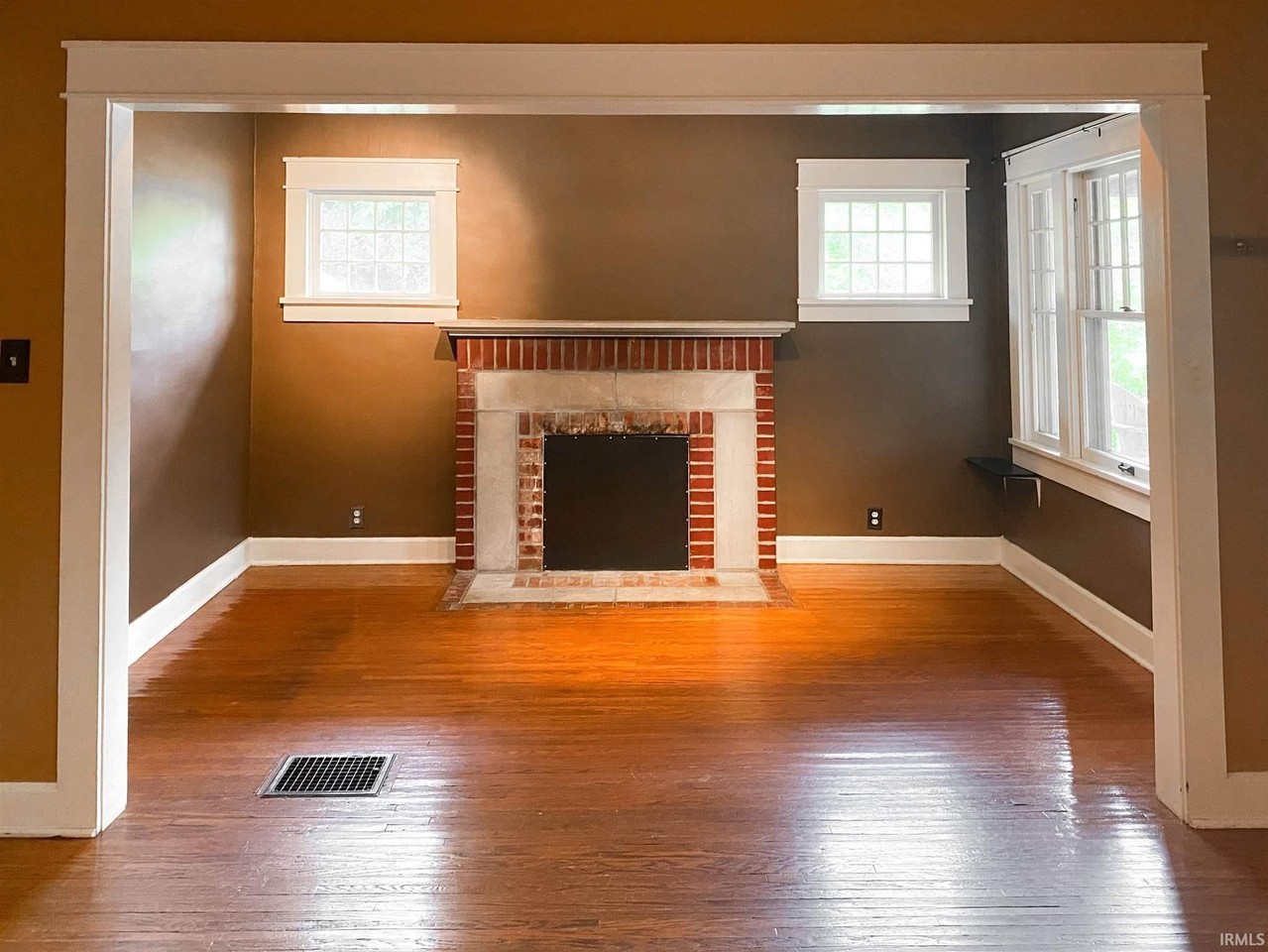 807 N Lincoln St - Photo 5 of 19