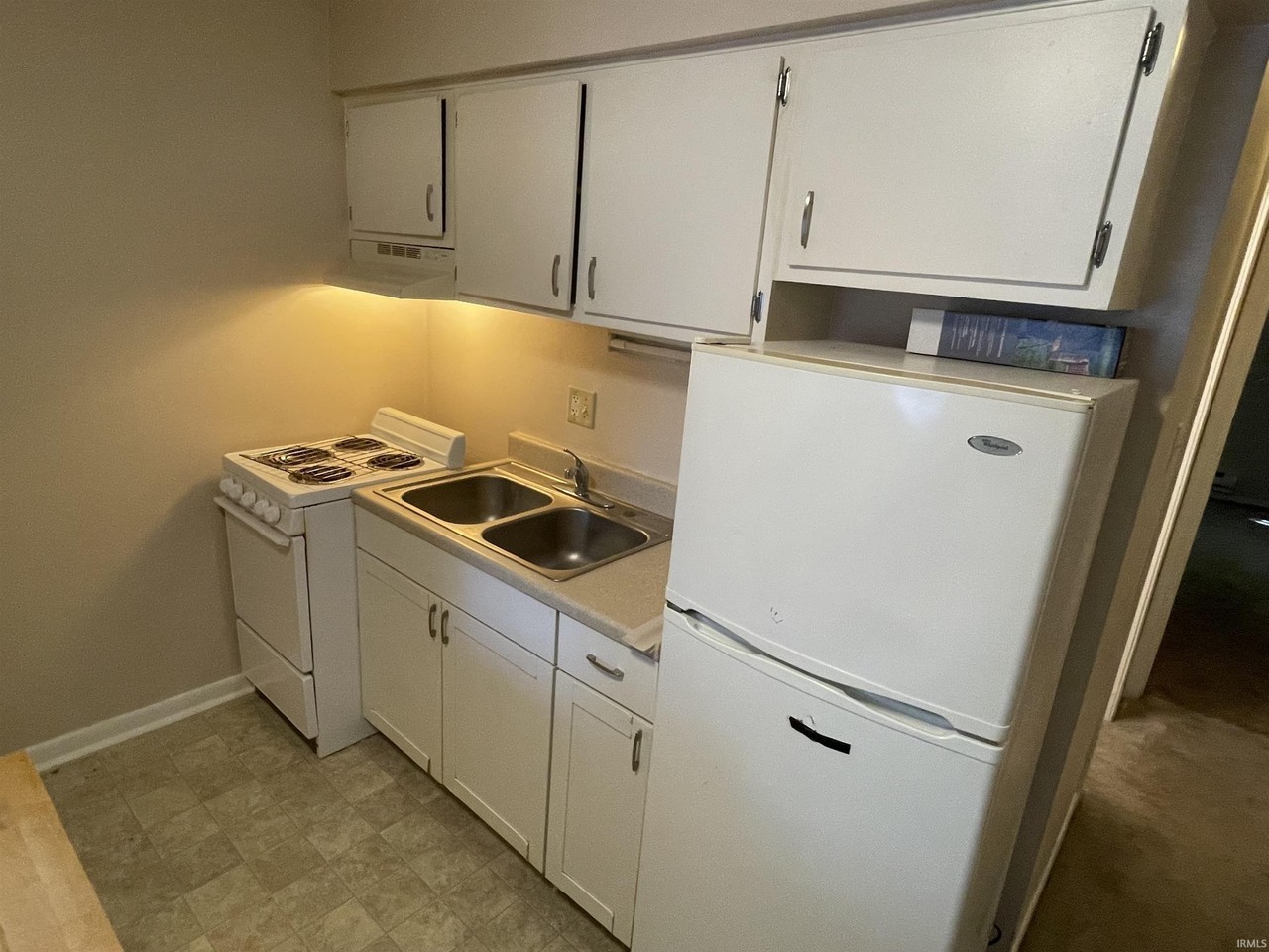 1005 N Rogers St #B3 - Photo 4 of 9