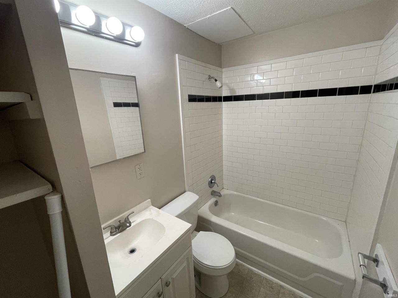 1005 N Rogers St #B3 - Photo 6 of 9