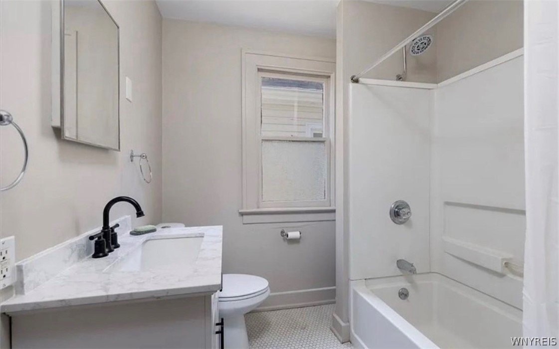 135 Park St - Photo 7 of 13