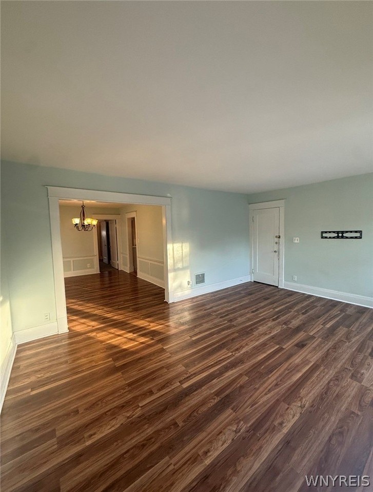 261 Sterling Ave - Photo 4 of 24