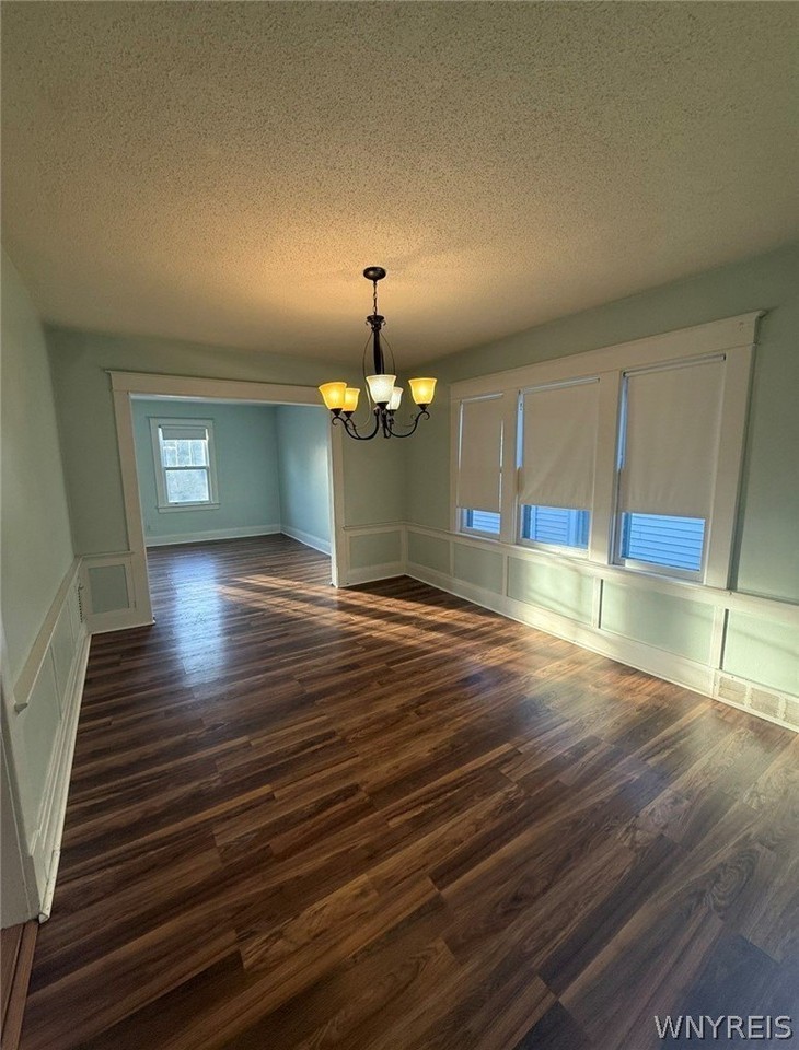 261 Sterling Ave - Photo 6 of 24