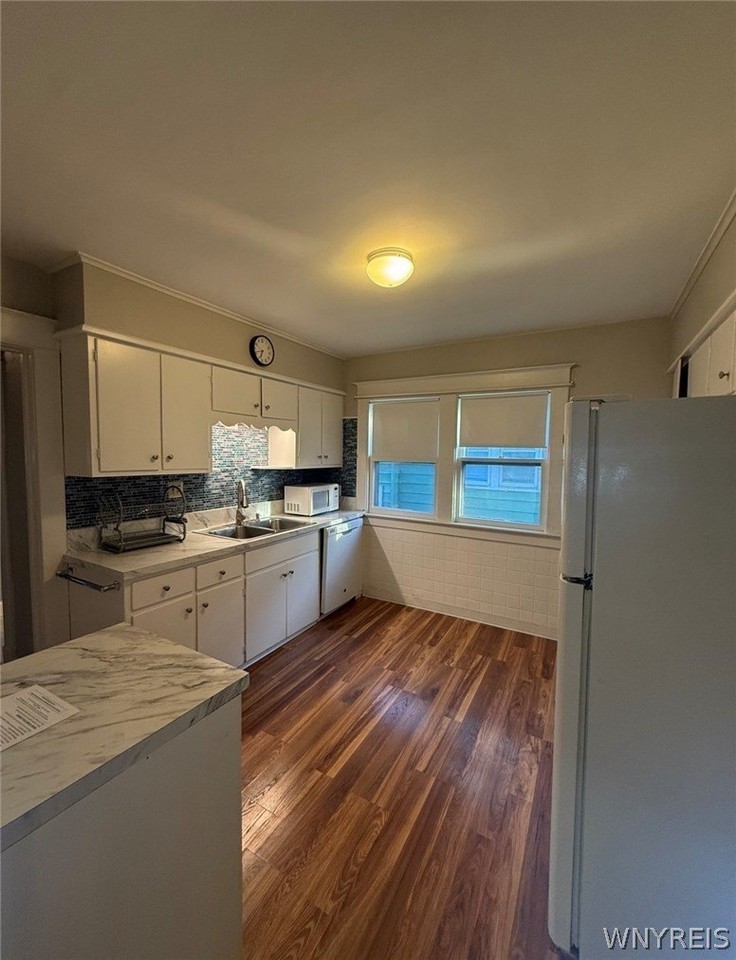 261 Sterling Ave - Photo 7 of 24