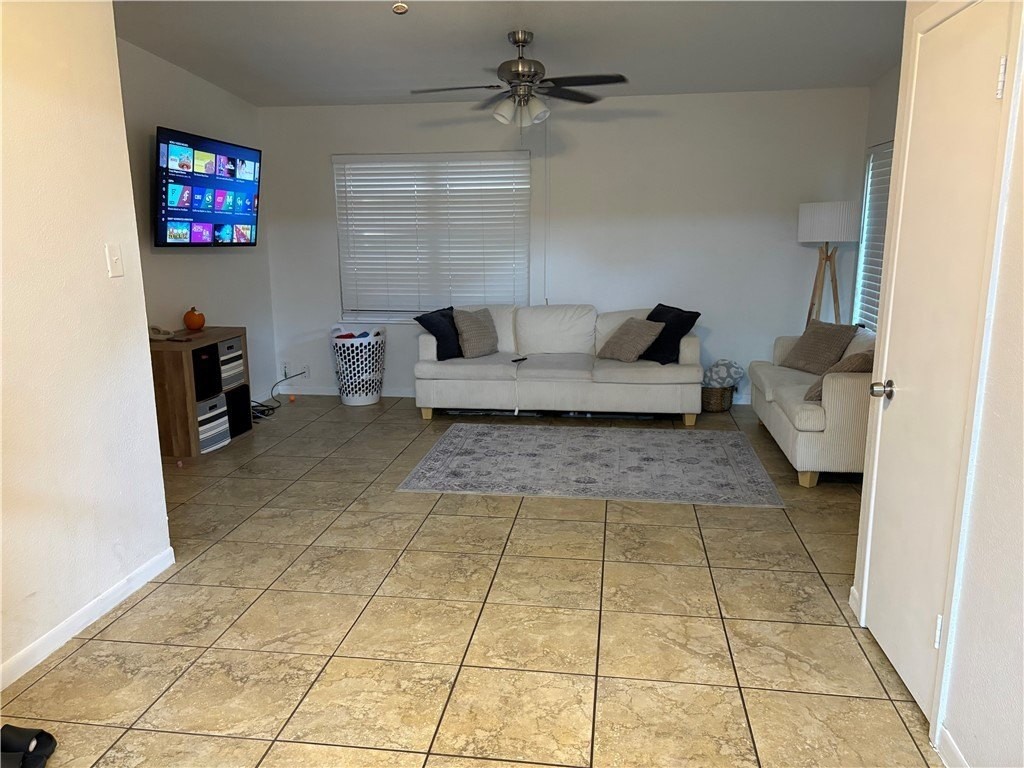 3913 Pyle Dr - Photo 5 of 7