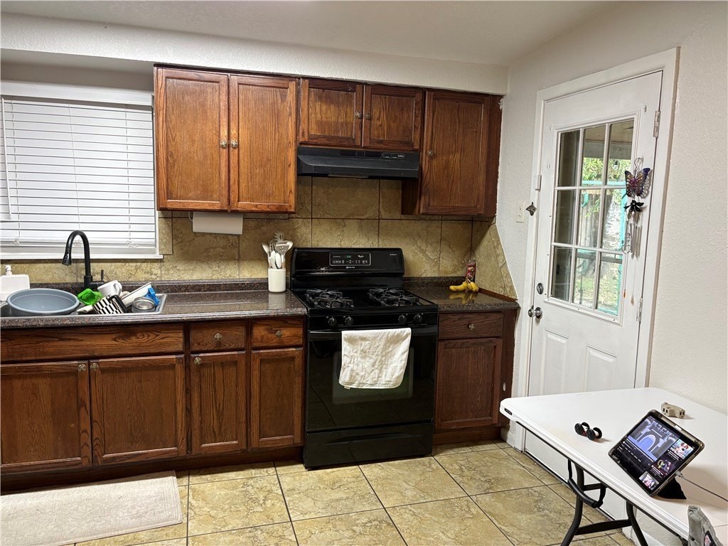 3913 Pyle Dr - Photo 6 of 7