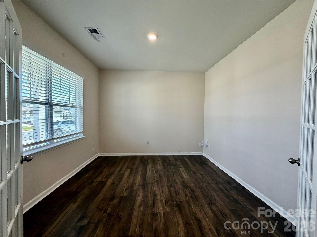 517 Bonifay Dr - Photo 5 of 47