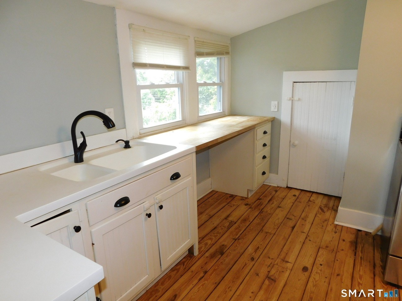 26 Indian Neck Ave #2 - Photo 7 of 15