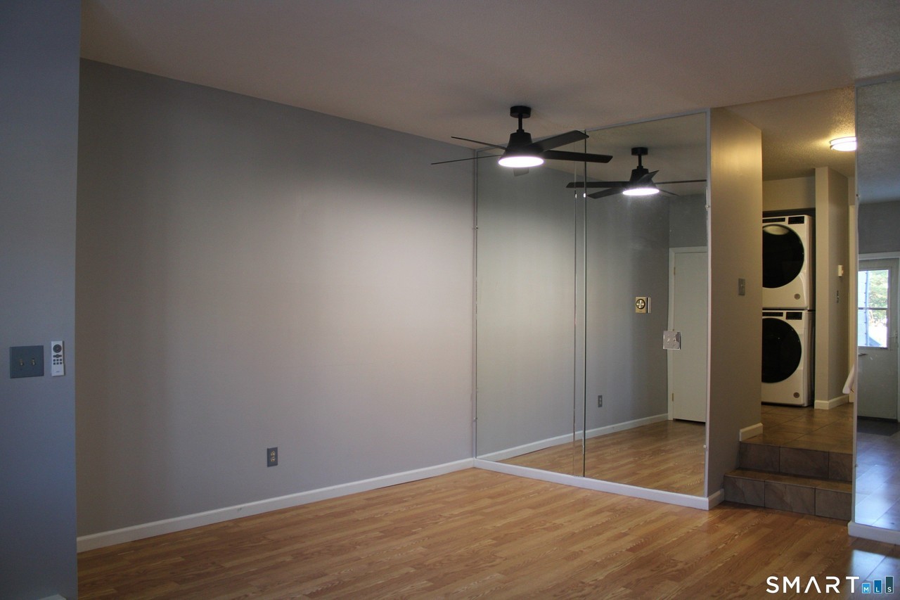 426 Emmett St #E - Photo 3 of 10