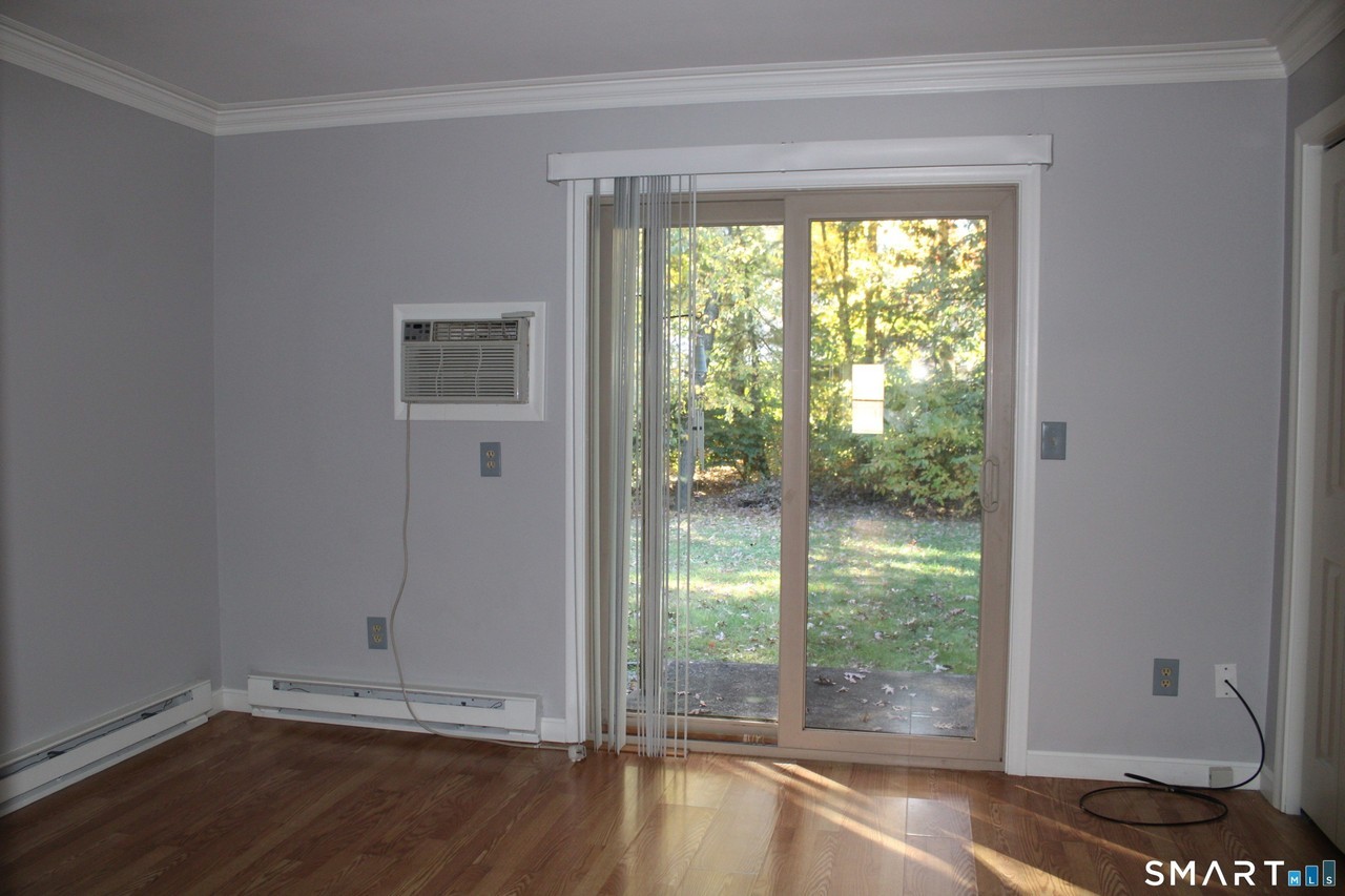 426 Emmett St #E - Photo 4 of 10