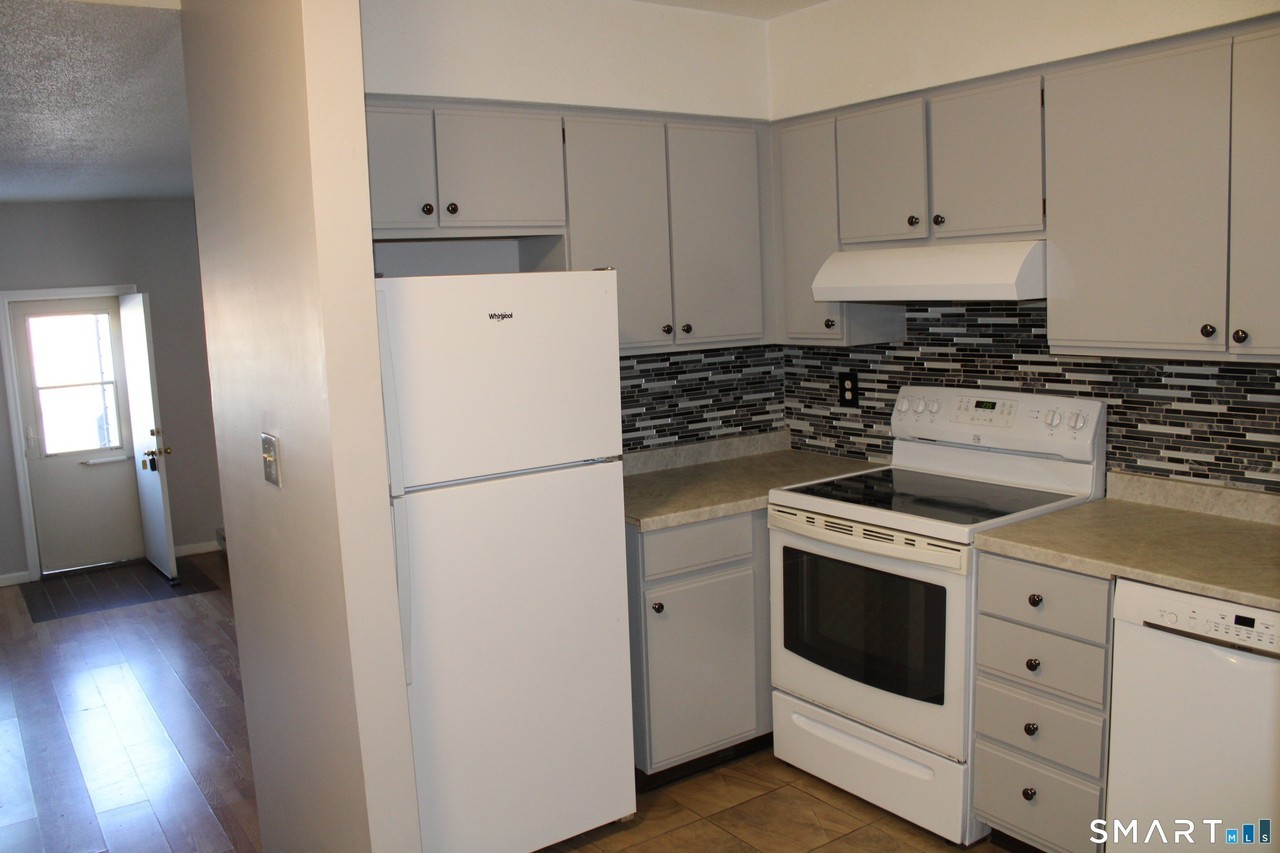 426 Emmett St #E - Photo 6 of 10