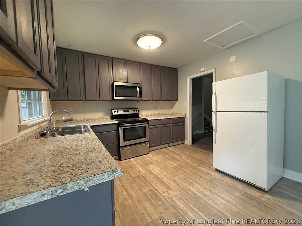 825 Stoneykirk Dr - Photo 3 of 16