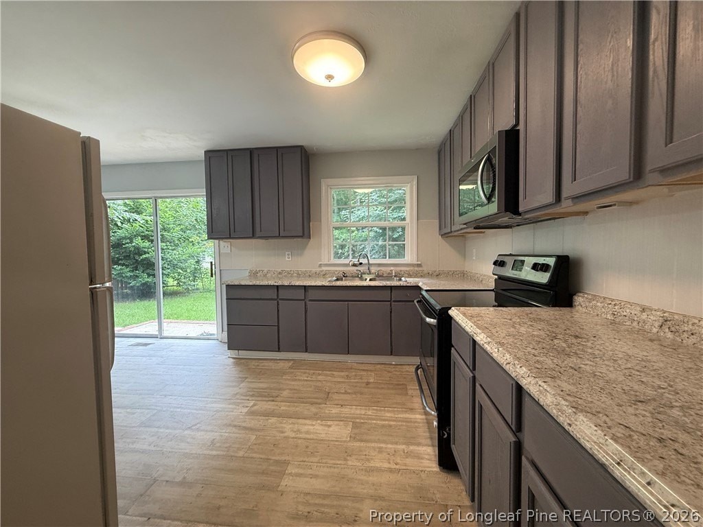 825 Stoneykirk Dr - Photo 4 of 16