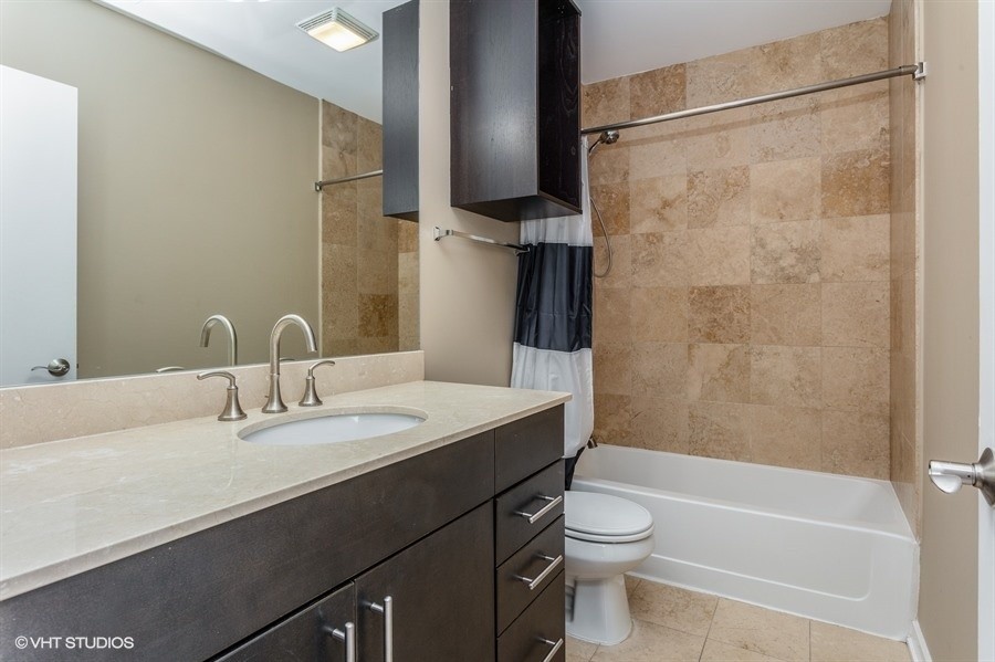 1735 W Division St #403 - Photo 7 of 12