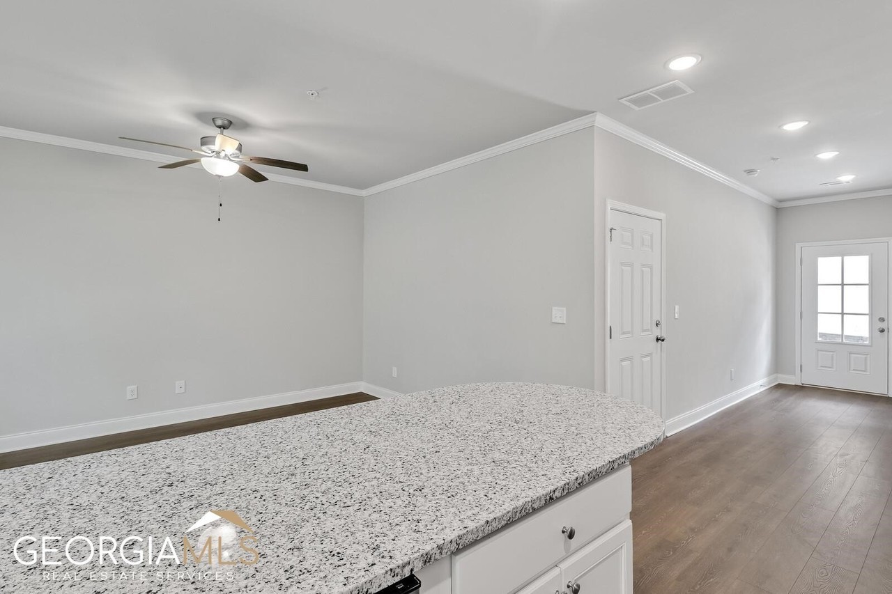 15 Sprayberry Rd #8 - Photo 4 of 25
