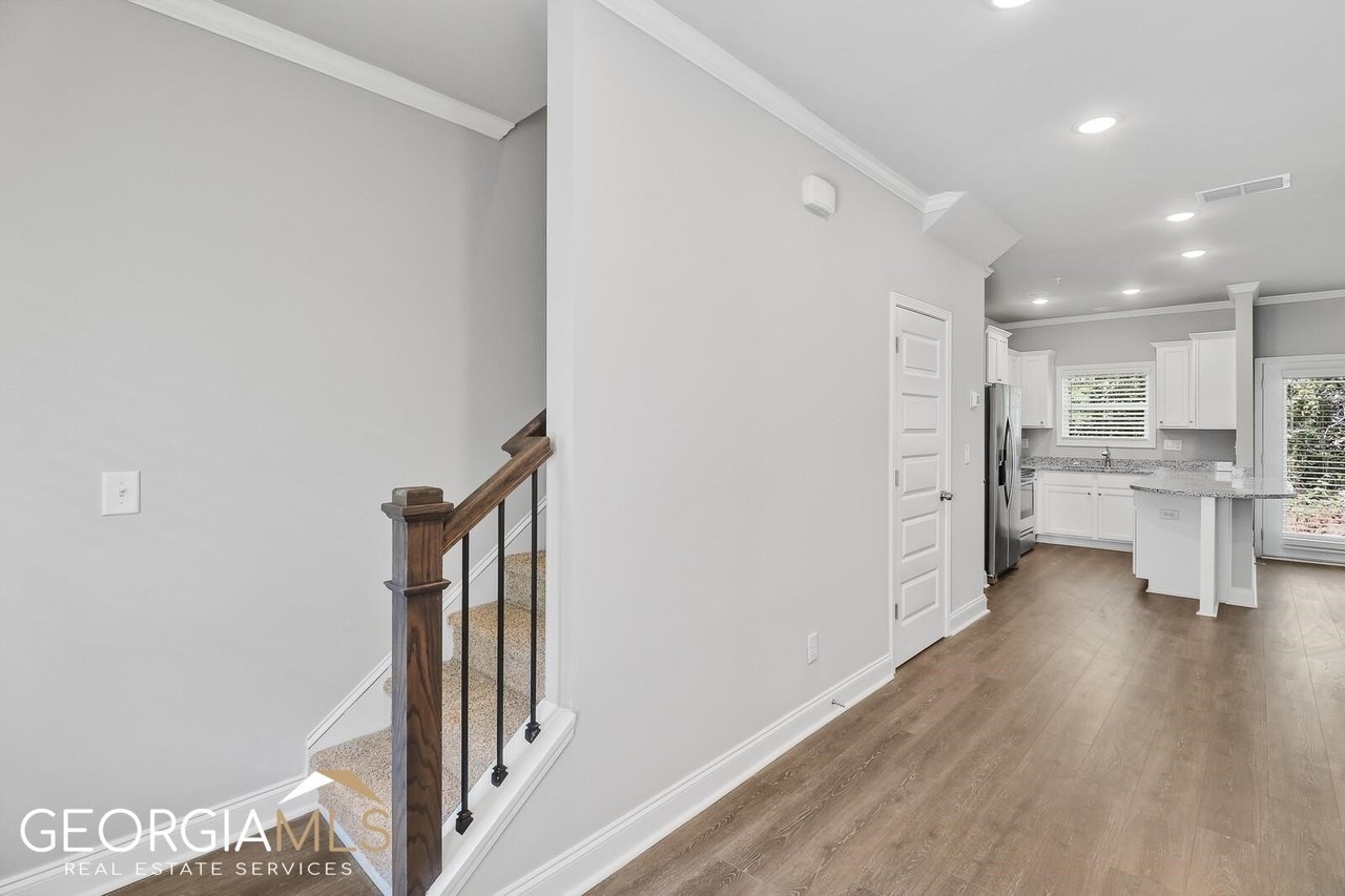 15 Sprayberry Rd #8 - Photo 5 of 25