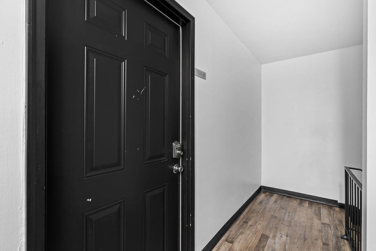 1010 E Elm St #23 - Photo 3 of 23