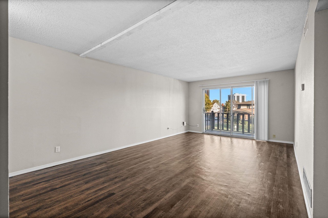 1010 E Elm St #23 - Photo 4 of 23