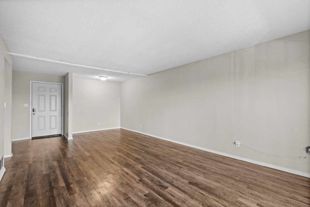 1010 E Elm St #23 - Photo 6 of 23