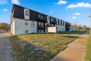 featured image of 1010 E Elm St #19