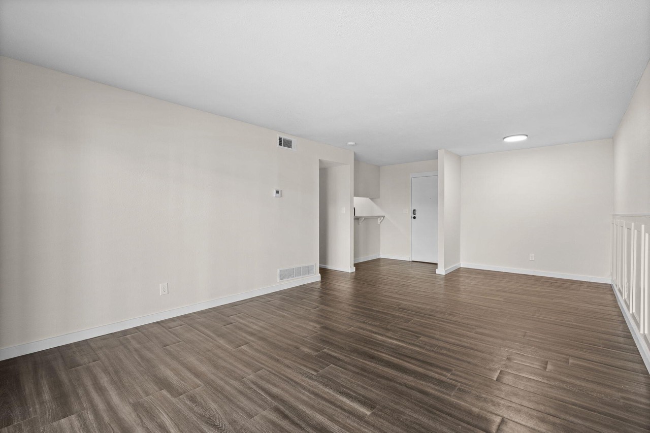 1010 E Elm St #19 - Photo 5 of 24